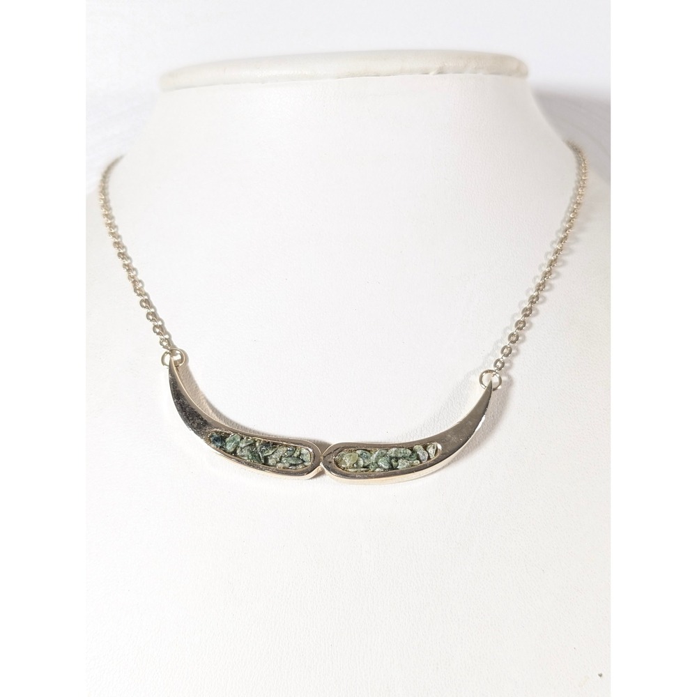 Vintage Gold Tone Green Crushed Stone Inlay Curved Bar Necklace 15" 80s